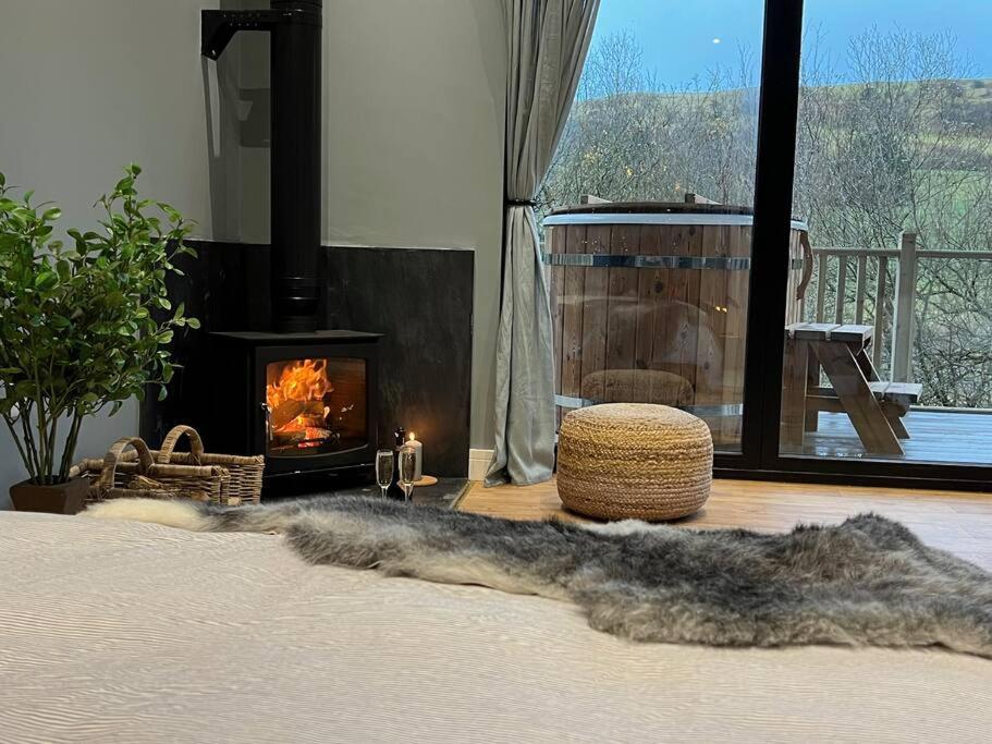 Luxury Lodge In The Treetops Llanbrynmair Zewnętrze zdjęcie
